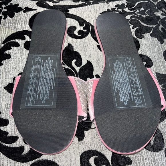 NEW Victoria’s Secret Embellished Pink Velvet Slides Size M - Picture 4 of 11